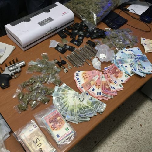 soccavo- droga, armi e soldi