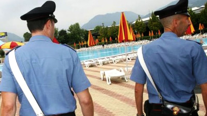 carabinieri-piscina