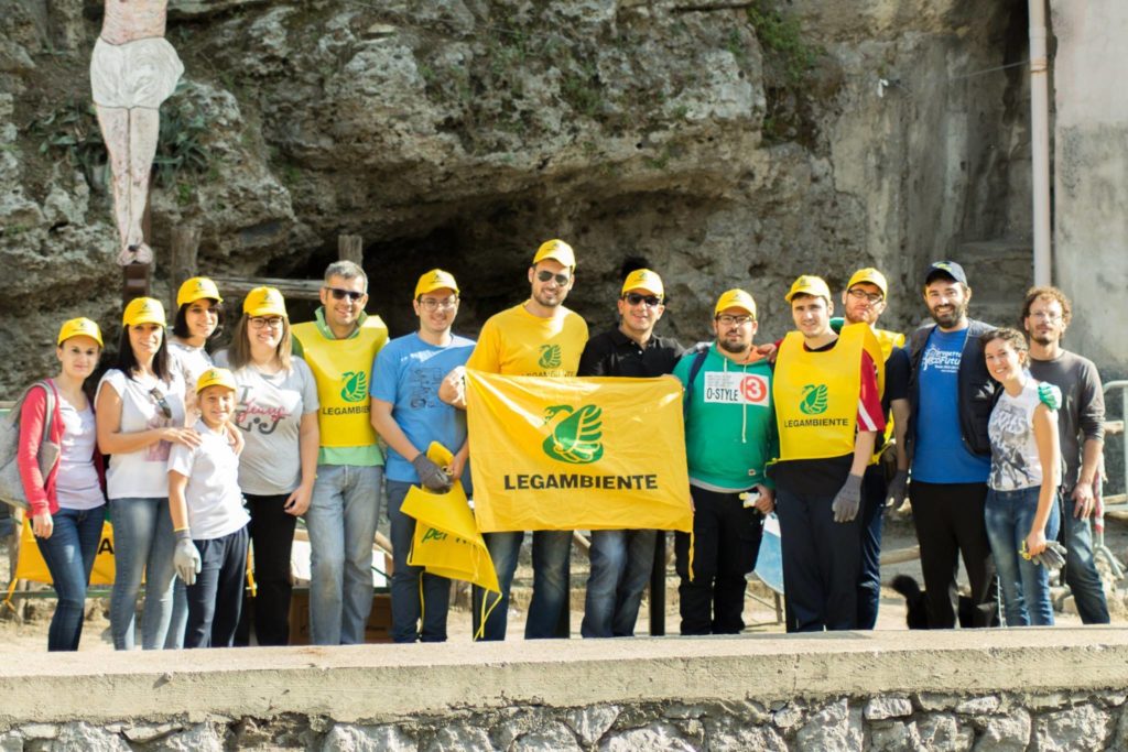 foto-com-finale-puliamo-il-mondo