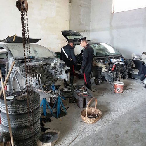 11-10-2016-officina-ricettazione-auto-1
