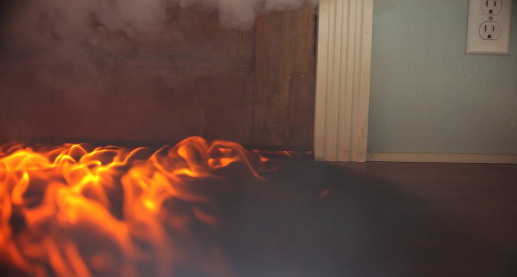 appicca-fuoco-allabitazione-della-donna