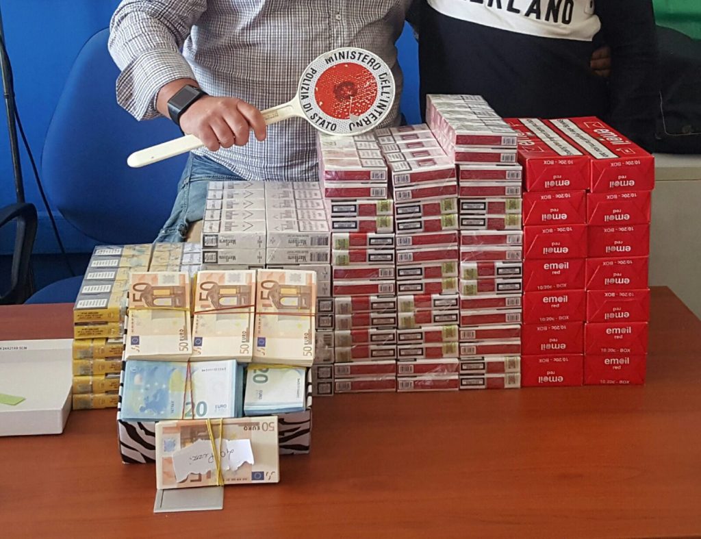 sequestro-bionde-e-soldi-falsi-1