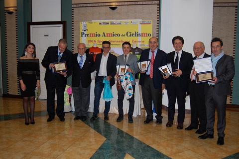 premio-amico-del-ciclismo-22112016-sfilata-premiati