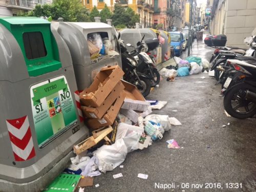 via-solimena-immondizia1