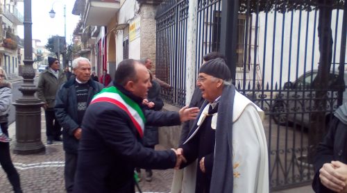 1-sindaco-felice-di-maiolo-e-don-ginetto-de-simone-mariglianella-27-12-2016