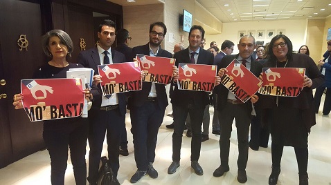 protesta_m5s_consiglio_regionale_campania