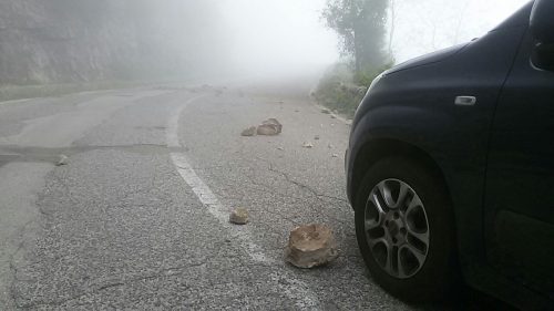 caduta massi monte faito