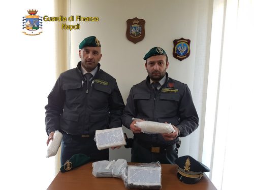 giugliano cocaina auto abbandonata 2