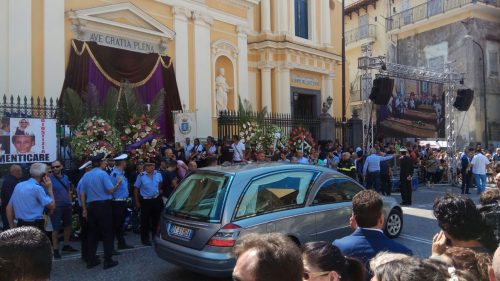 torre annunziata funerali crollo 5
