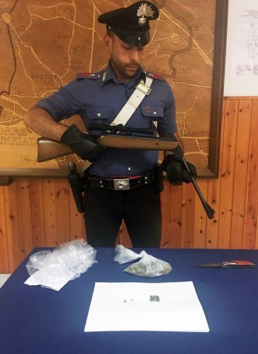 due uomini feriti con fucile ad aria compressa