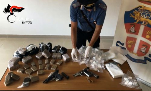 carabinieri droga pistole