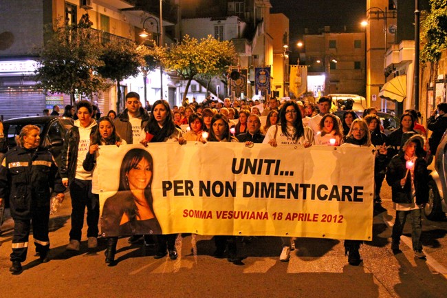 gennymanzo_fiaccolata_per_melania_rea05