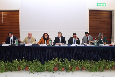 Mostra tavolo relatori