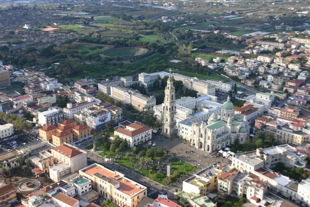 856530_1729464443860935_1824767812_o