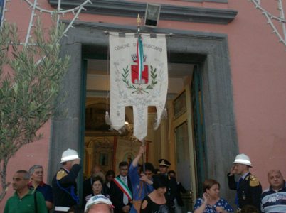 1. Il Sindaco Avv. Giosy Romano verso la Processione di San'antonio Brusciano 13.6.2013