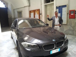 il sindaco saluta l'auto blu - foto