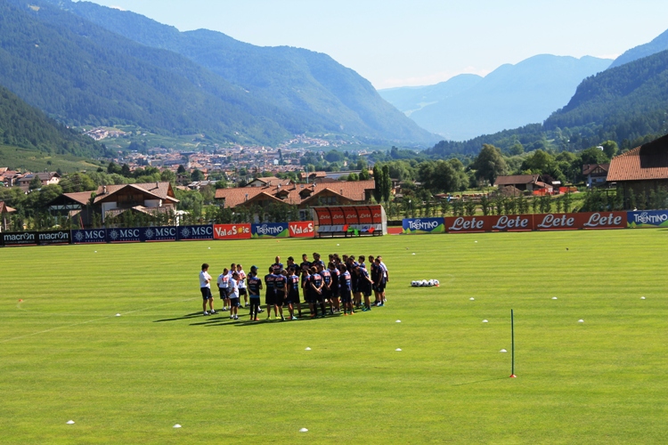 Allenamento Dimaro squadra a raccolta da Benitez