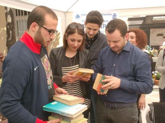 L'Ass.re Politiche Giovanili Luisa Cucca e il Presidente Forum Gaetano Martone