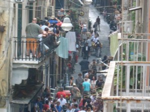 sofia loren abbracciata dal pallonetto.2
