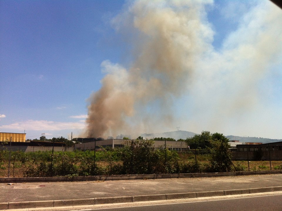 incendio a Pozzuoli