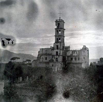 Foto Santuario dopo bombardamento aereo