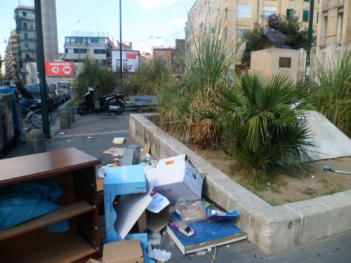monumento a Enrico Caruso a P.zza Ottocalli a Napoli-2