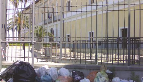 rifiuti palazzo baronale