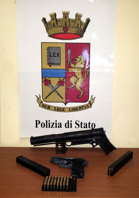 Sequestro pistola e mitraglietta