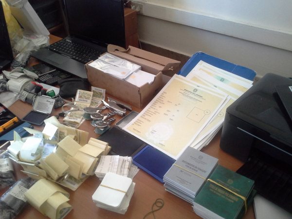 documenti falsi (4)