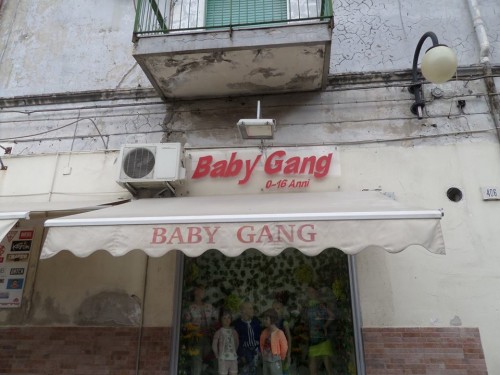 negozio baby gang e gomorra a roma.5