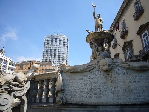 fontana nettuno napoli