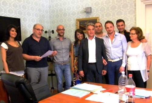 il sindaco con i componenti ufficio elettorale centrale