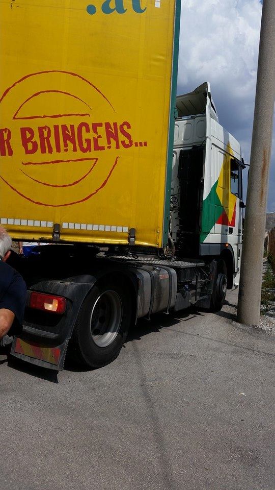 Tir incastrato e traffico in tilt: ore di caos a Scafati