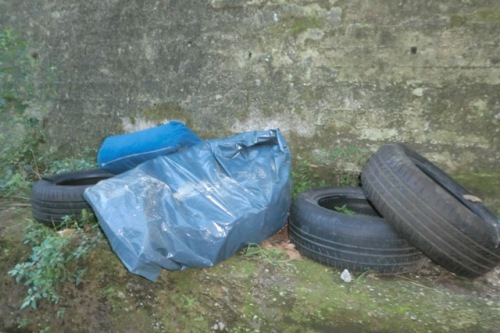 rifiuti e copertoni