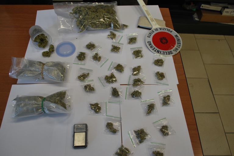 200 grammi di marijuana nella Smart a Portici, 29enne arrestato