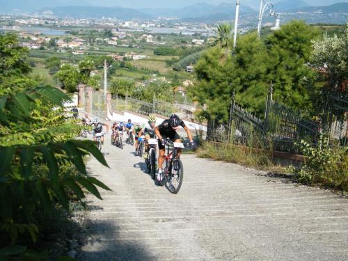 Luigi Ferritto guida il gruppo dei bikers