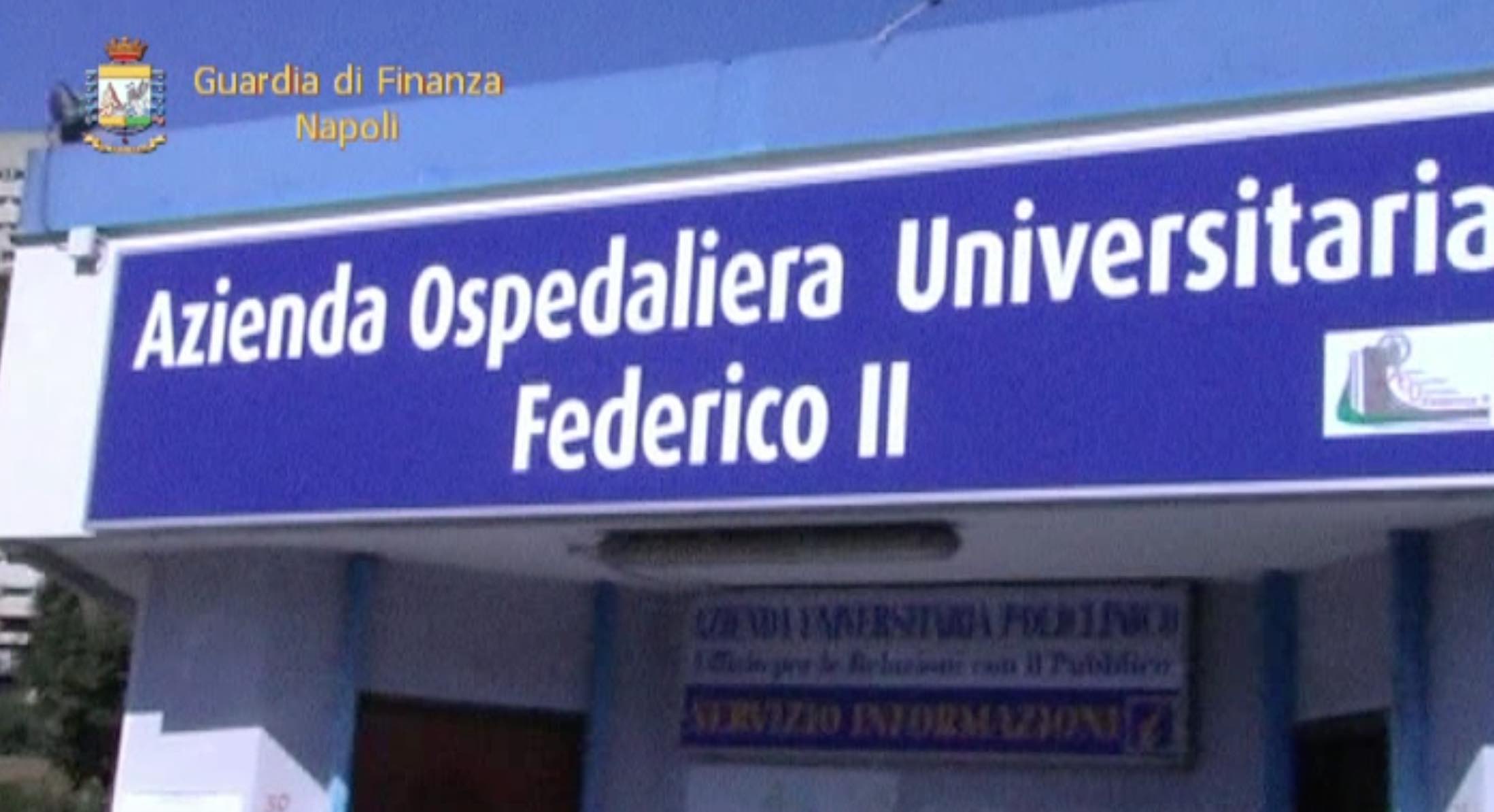 Napoli, si appropriavano dei soldi dei ticket ospedalieri: due in manette