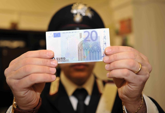 Arrestati due giovani per spaccio di banconote false a Sorrento e Vico Equense