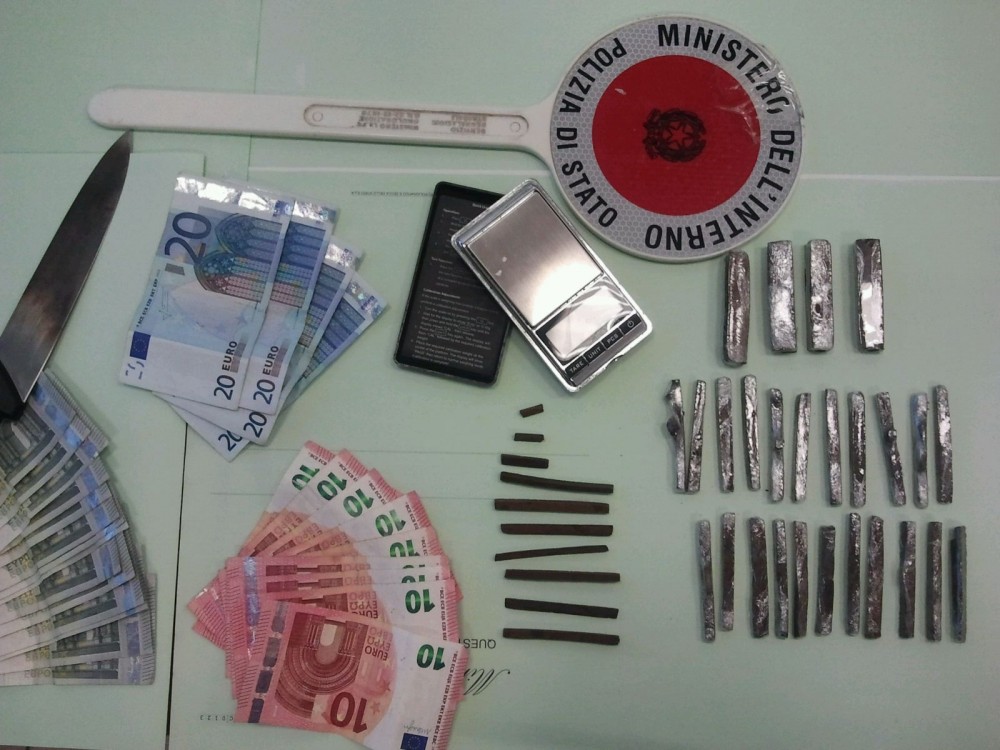 Portici, cento grammi di hashish in casa: arrestato 40enne