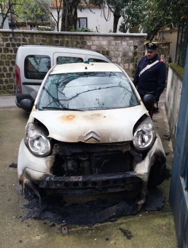 24.03.2016 - dpl incendio auto gragnano (1)