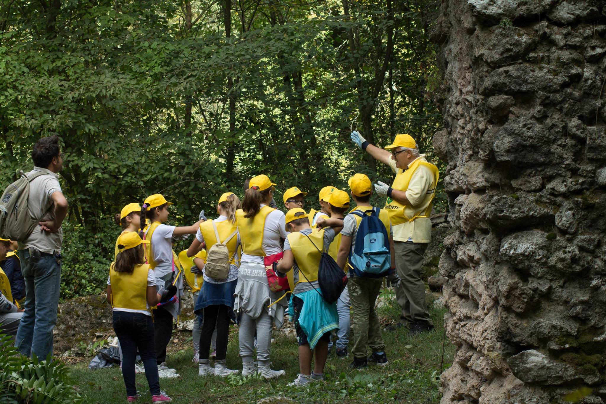 VALLE DEI MULINI GIUSEPPE DI MASSA CON I BAMBINI AL MULINO AVUTO IN COMODATO D'USO