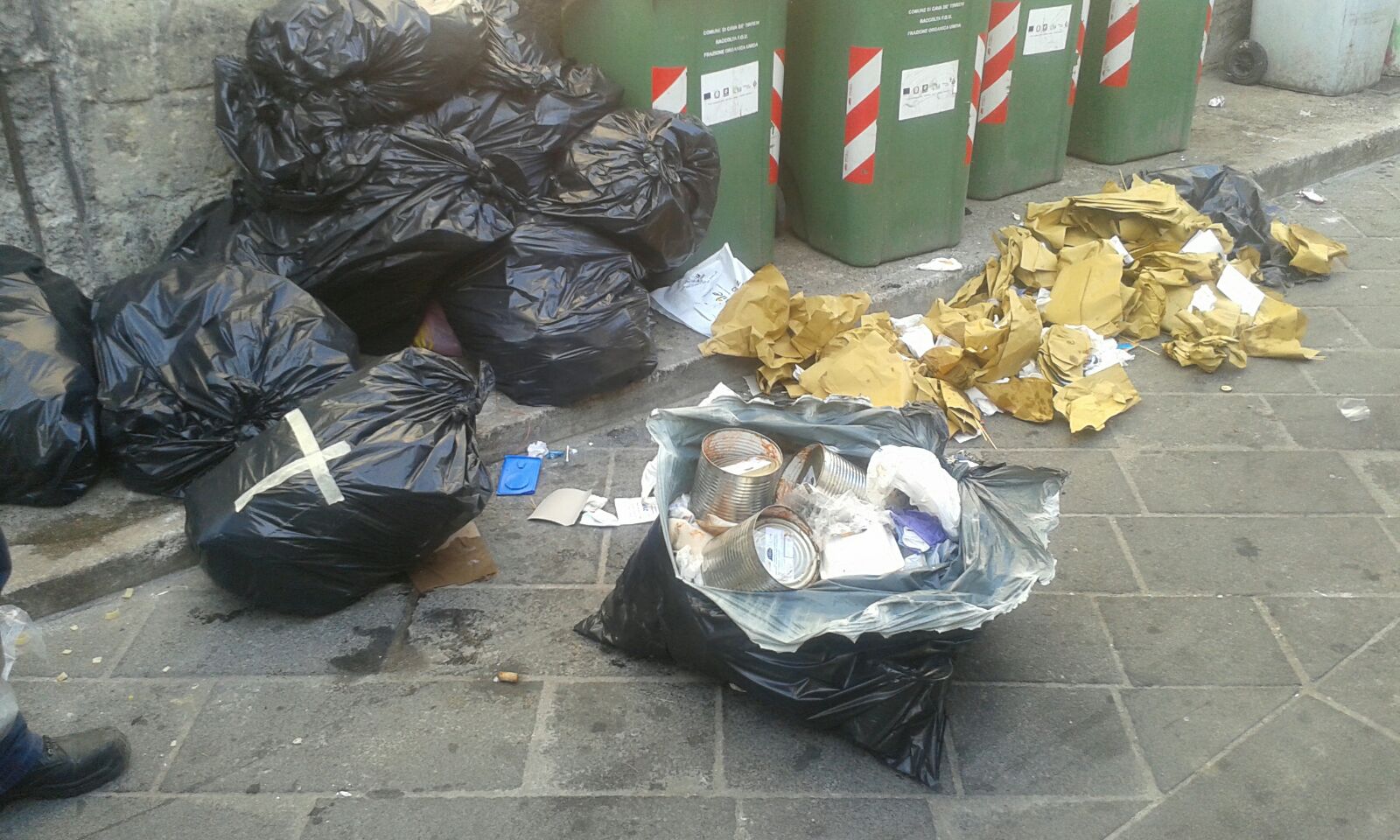 Sanzioni rifiuti: ancora zozzoni al Borgo Grande di Cava de’ Tirreni