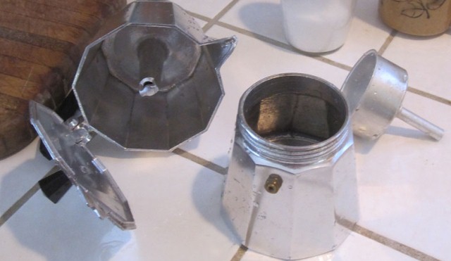 Frattamaggiore: palline di cocaina nella caldaia della moka