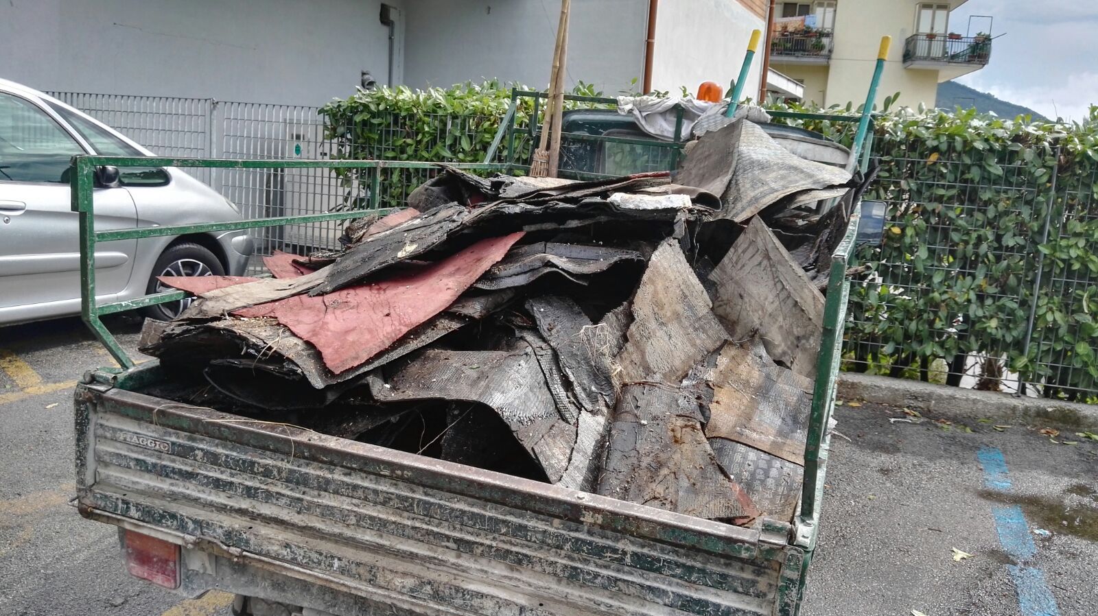 Cava de’ Tirreni: intervento di pulizia alla palestra di Santa Lucia