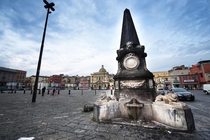 piazza-mercato-napoli
