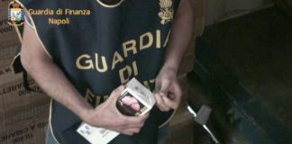 Napoli, sequestrata una tonnellata e 200 chili di sigarette di contrabbando. Un arresto contrabbando napoli