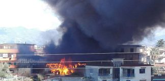 Castellammare incendio capannone 1