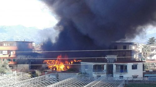 Castellammare incendio capannone