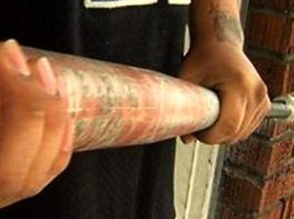 Pompei, paura in un bar di via Roma: minacciato un dipendente con una mazza. "Togli subito quelle immagini dal profilo"