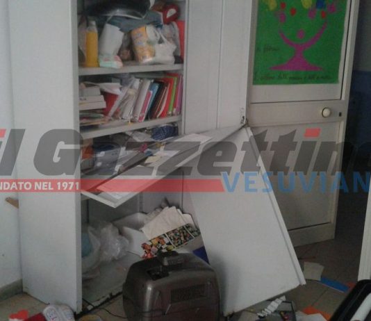 atti vandalici scuola torre annunziata